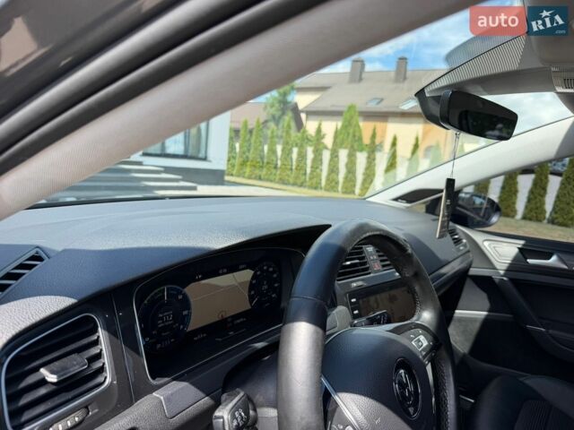 Серый Фольксваген e-Golf, объемом двигателя 0 л и пробегом 119 тыс. км за 13900 $, фото 27 на Automoto.ua