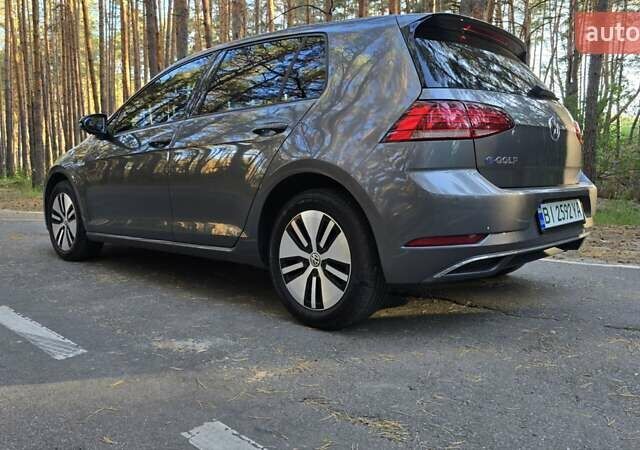 Серый Фольксваген e-Golf, объемом двигателя 0 л и пробегом 74 тыс. км за 13900 $, фото 20 на Automoto.ua