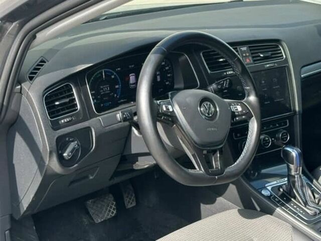 Серый Фольксваген e-Golf, объемом двигателя 0 л и пробегом 93 тыс. км за 11700 $, фото 9 на Automoto.ua