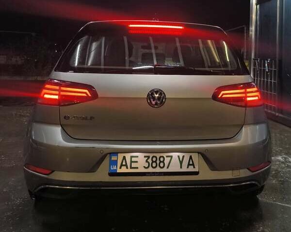 Серый Фольксваген e-Golf, объемом двигателя 0 л и пробегом 85 тыс. км за 14500 $, фото 6 на Automoto.ua