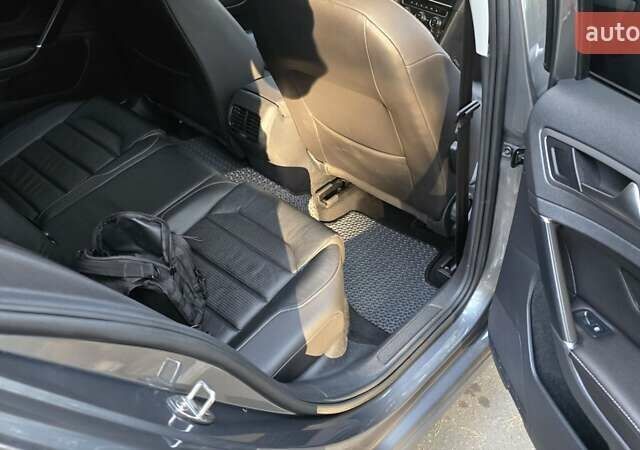 Серый Фольксваген e-Golf, объемом двигателя 0 л и пробегом 74 тыс. км за 13900 $, фото 23 на Automoto.ua