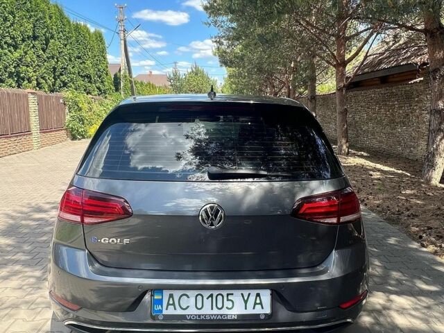 Серый Фольксваген e-Golf, объемом двигателя 0 л и пробегом 47 тыс. км за 11300 $, фото 1 на Automoto.ua