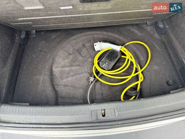 Серый Фольксваген e-Golf, объемом двигателя 0 л и пробегом 148 тыс. км за 12350 $, фото 80 на Automoto.ua