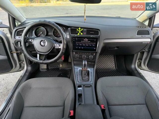 Серый Фольксваген e-Golf, объемом двигателя 0 л и пробегом 85 тыс. км за 14500 $, фото 8 на Automoto.ua