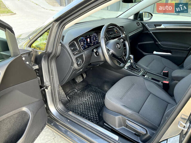 Серый Фольксваген e-Golf, объемом двигателя 0 л и пробегом 96 тыс. км за 13200 $, фото 24 на Automoto.ua