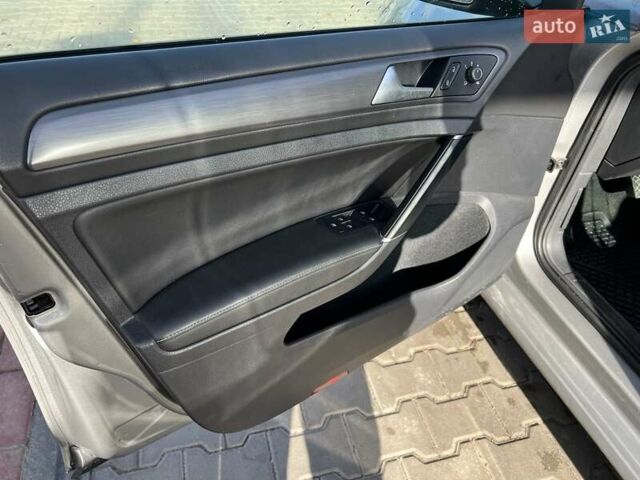 Серый Фольксваген e-Golf, объемом двигателя 0 л и пробегом 124 тыс. км за 12600 $, фото 6 на Automoto.ua