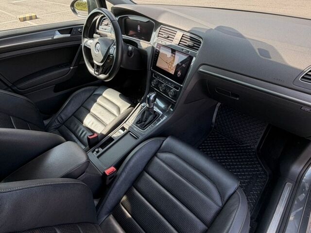 Серый Фольксваген e-Golf, объемом двигателя 0 л и пробегом 139 тыс. км за 13700 $, фото 29 на Automoto.ua