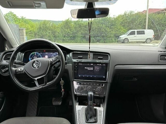 Серый Фольксваген e-Golf, объемом двигателя 0 л и пробегом 85 тыс. км за 14400 $, фото 7 на Automoto.ua