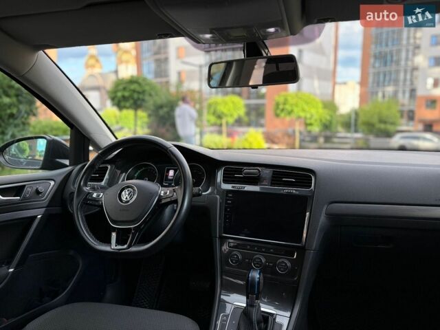 Серый Фольксваген e-Golf, объемом двигателя 0 л и пробегом 117 тыс. км за 12300 $, фото 30 на Automoto.ua