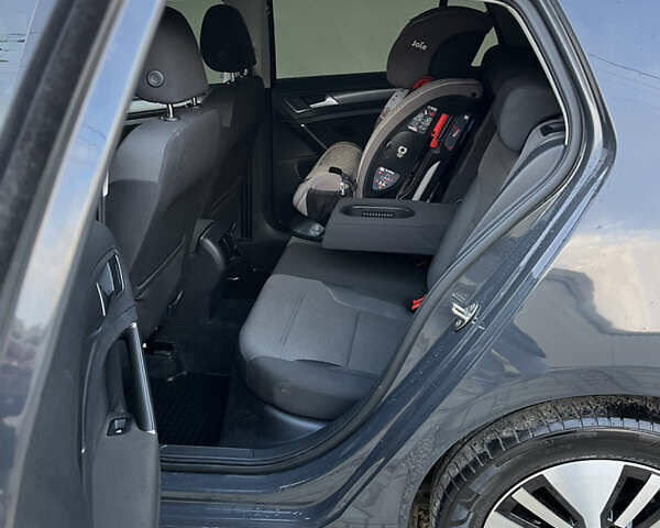 Серый Фольксваген e-Golf, объемом двигателя 0 л и пробегом 114 тыс. км за 12500 $, фото 17 на Automoto.ua