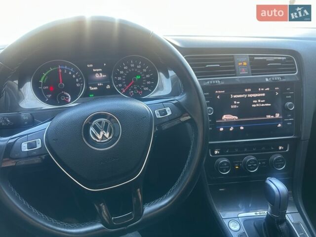 Серый Фольксваген e-Golf, объемом двигателя 0 л и пробегом 126 тыс. км за 11700 $, фото 22 на Automoto.ua