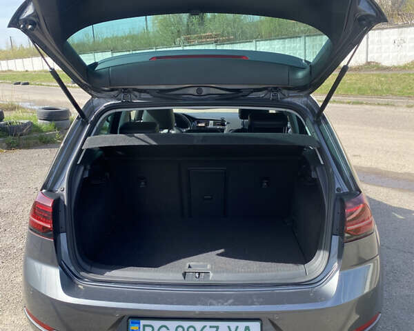 Серый Фольксваген e-Golf, объемом двигателя 0 л и пробегом 172 тыс. км за 13999 $, фото 9 на Automoto.ua