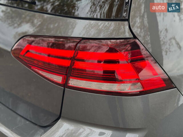 Серый Фольксваген e-Golf, объемом двигателя 0 л и пробегом 194 тыс. км за 11650 $, фото 8 на Automoto.ua