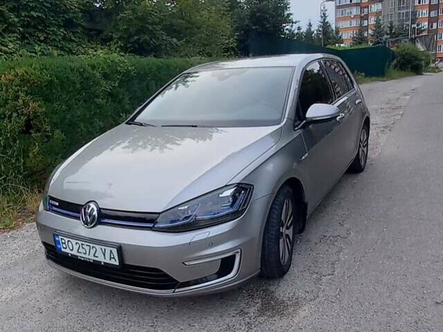 Серый Фольксваген e-Golf, объемом двигателя 0 л и пробегом 118 тыс. км за 13900 $, фото 1 на Automoto.ua