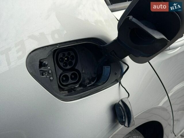 Сірий Фольксваген e-Golf, об'ємом двигуна 0 л та пробігом 123 тис. км за 12499 $, фото 11 на Automoto.ua