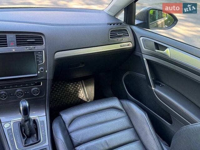 Серый Фольксваген e-Golf, объемом двигателя 0 л и пробегом 165 тыс. км за 9200 $, фото 23 на Automoto.ua