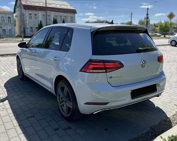 Серый Фольксваген e-Golf, объемом двигателя 0 л и пробегом 140 тыс. км за 12800 $, фото 6 на Automoto.ua