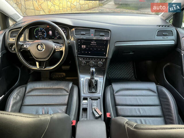 Серый Фольксваген e-Golf, объемом двигателя 0 л и пробегом 149 тыс. км за 12999 $, фото 83 на Automoto.ua