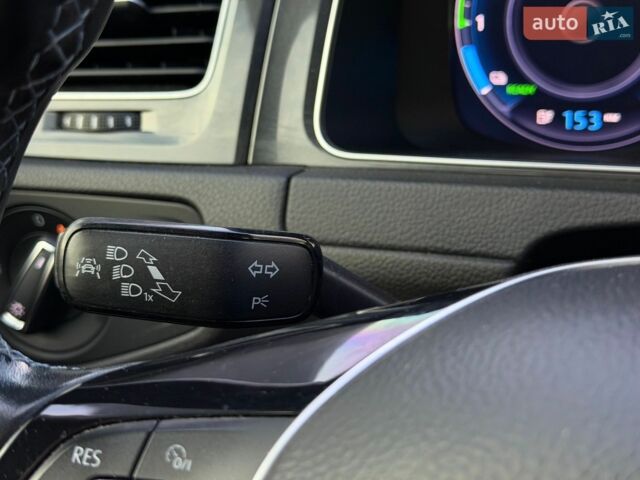 Серый Фольксваген e-Golf, объемом двигателя 0 л и пробегом 151 тыс. км за 13900 $, фото 44 на Automoto.ua