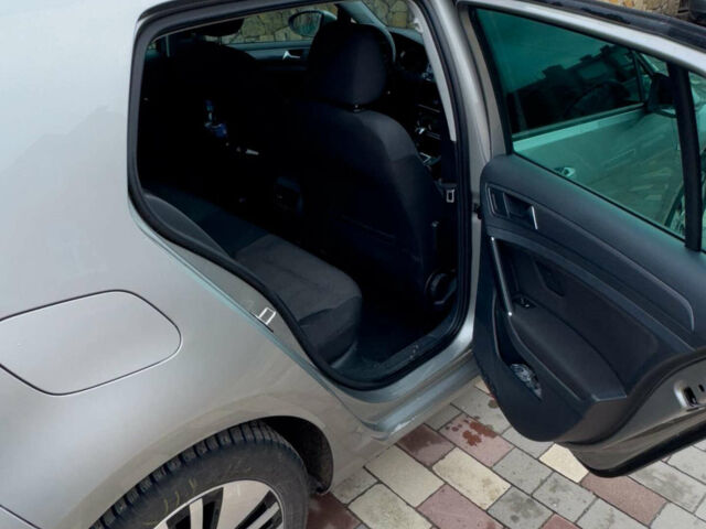 Серый Фольксваген e-Golf, объемом двигателя 0 л и пробегом 178 тыс. км за 12000 $, фото 6 на Automoto.ua