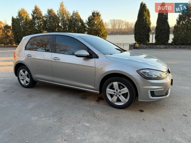 Серый Фольксваген e-Golf, объемом двигателя 0 л и пробегом 142 тыс. км за 14200 $, фото 7 на Automoto.ua