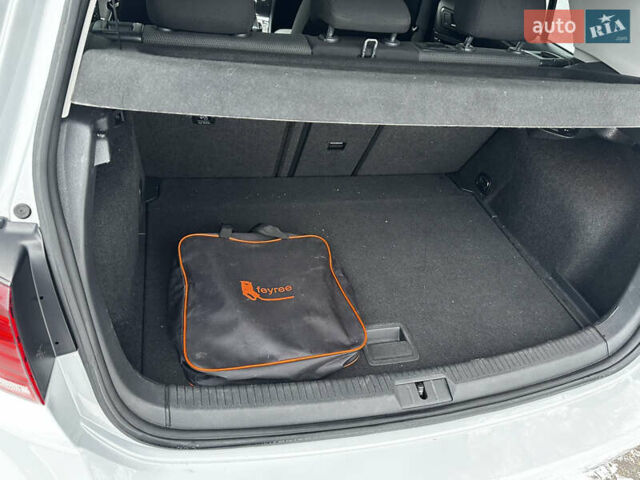 Серый Фольксваген e-Golf, объемом двигателя 0 л и пробегом 53 тыс. км за 12900 $, фото 23 на Automoto.ua
