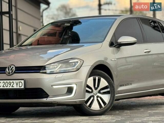 Серый Фольксваген e-Golf, объемом двигателя 0 л и пробегом 148 тыс. км за 11975 $, фото 1 на Automoto.ua