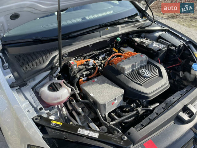 Серый Фольксваген e-Golf, объемом двигателя 0 л и пробегом 76 тыс. км за 9300 $, фото 21 на Automoto.ua