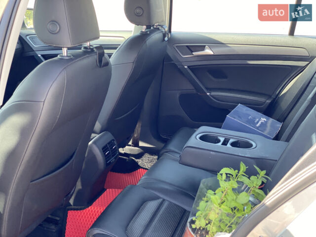 Серый Фольксваген e-Golf, объемом двигателя 0 л и пробегом 100 тыс. км за 15500 $, фото 19 на Automoto.ua