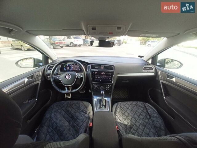 Серый Фольксваген e-Golf, объемом двигателя 0 л и пробегом 118 тыс. км за 13999 $, фото 24 на Automoto.ua