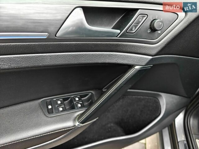 Серый Фольксваген e-Golf, объемом двигателя 0 л и пробегом 140 тыс. км за 11999 $, фото 25 на Automoto.ua