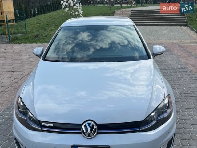 Серый Фольксваген e-Golf, объемом двигателя 0 л и пробегом 71 тыс. км за 12000 $, фото 1 на Automoto.ua