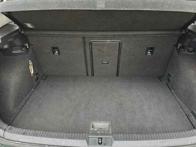Серый Фольксваген e-Golf, объемом двигателя 0 л и пробегом 85 тыс. км за 14400 $, фото 10 на Automoto.ua