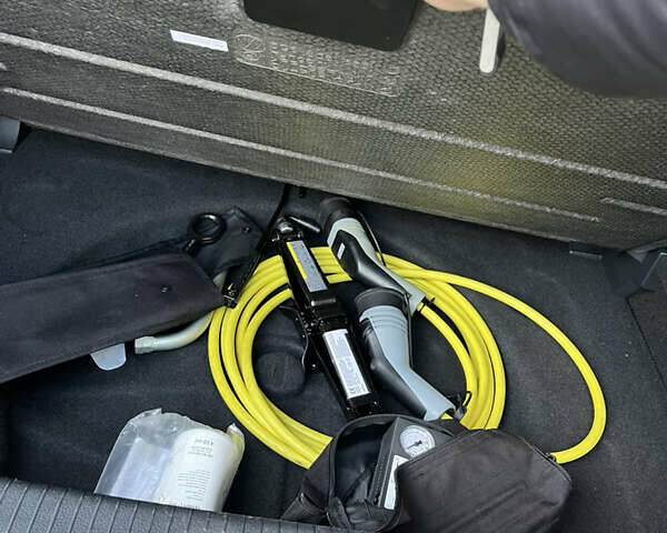 Серый Фольксваген e-Golf, объемом двигателя 0 л и пробегом 114 тыс. км за 12500 $, фото 27 на Automoto.ua