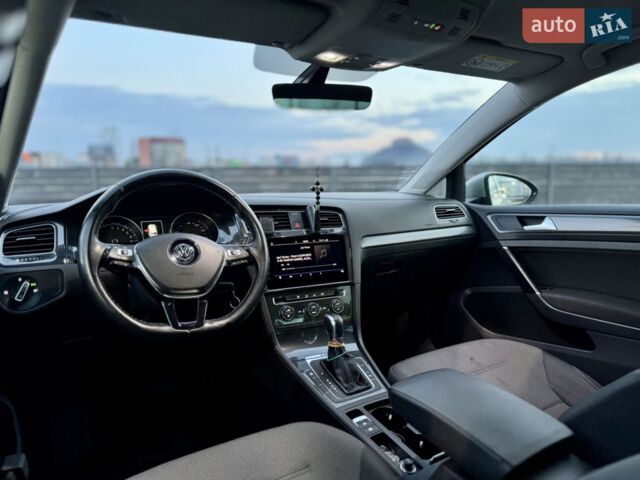 Серый Фольксваген e-Golf, объемом двигателя 0 л и пробегом 151 тыс. км за 12400 $, фото 7 на Automoto.ua