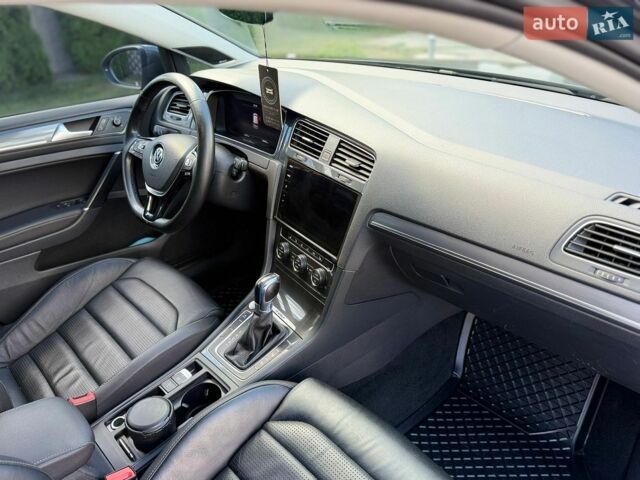 Серый Фольксваген e-Golf, объемом двигателя 0 л и пробегом 119 тыс. км за 13900 $, фото 34 на Automoto.ua