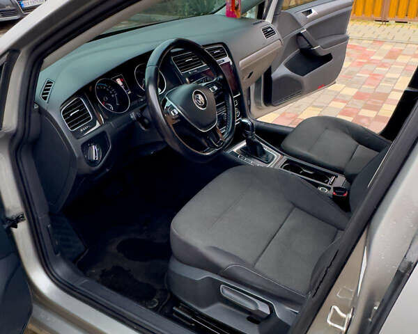 Серый Фольксваген e-Golf, объемом двигателя 0 л и пробегом 178 тыс. км за 12000 $, фото 4 на Automoto.ua