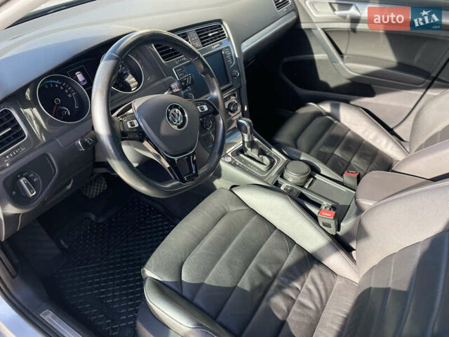 Серый Фольксваген e-Golf, объемом двигателя 0 л и пробегом 76 тыс. км за 9300 $, фото 12 на Automoto.ua