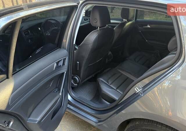 Серый Фольксваген e-Golf, объемом двигателя 0 л и пробегом 74 тыс. км за 13900 $, фото 18 на Automoto.ua