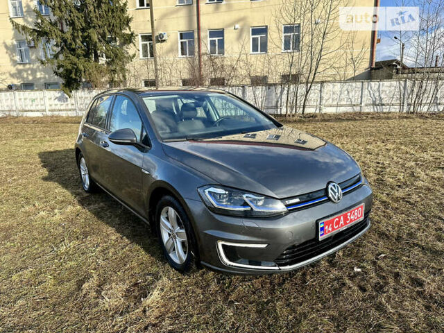 Серый Фольксваген e-Golf, объемом двигателя 0 л и пробегом 55 тыс. км за 15000 $, фото 1 на Automoto.ua