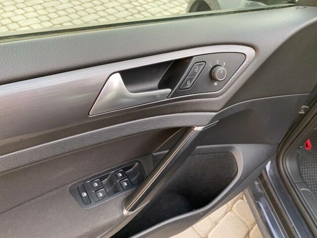 Сірий Фольксваген e-Golf, об'ємом двигуна 0 л та пробігом 22 тис. км за 13800 $, фото 11 на Automoto.ua