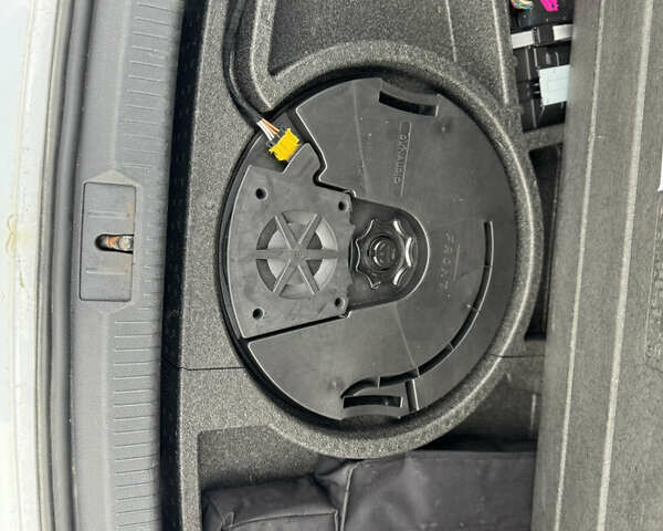 Серый Фольксваген e-Golf, объемом двигателя 0 л и пробегом 207 тыс. км за 11999 $, фото 18 на Automoto.ua