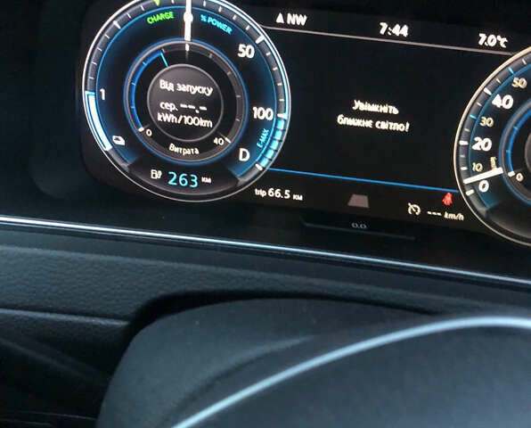 Сірий Фольксваген e-Golf, об'ємом двигуна 0 л та пробігом 200 тис. км за 11777 $, фото 28 на Automoto.ua