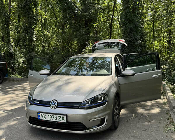 Серый Фольксваген e-Golf, объемом двигателя 0 л и пробегом 128 тыс. км за 11900 $, фото 5 на Automoto.ua