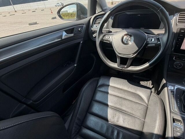 Серый Фольксваген e-Golf, объемом двигателя 0 л и пробегом 139 тыс. км за 13700 $, фото 21 на Automoto.ua