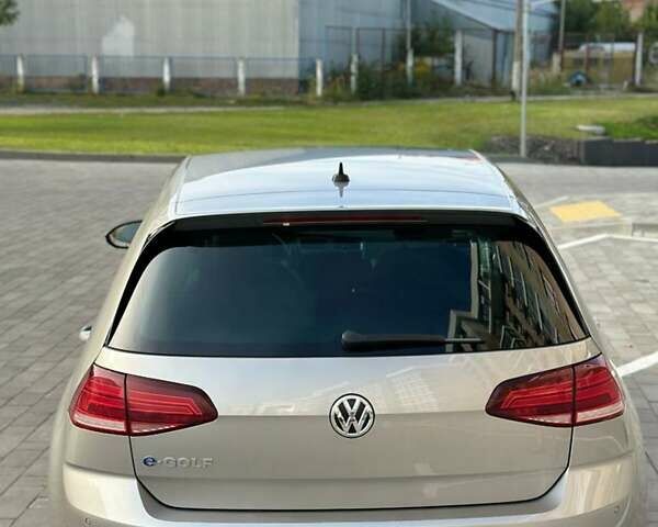Серый Фольксваген e-Golf, объемом двигателя 0 л и пробегом 125 тыс. км за 14999 $, фото 5 на Automoto.ua