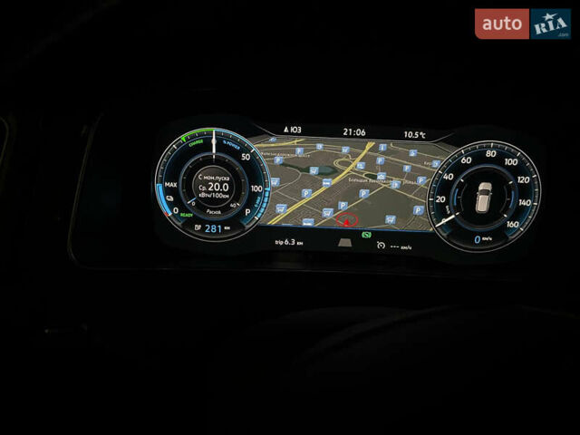 Серый Фольксваген e-Golf, объемом двигателя 0 л и пробегом 92 тыс. км за 19100 $, фото 2 на Automoto.ua