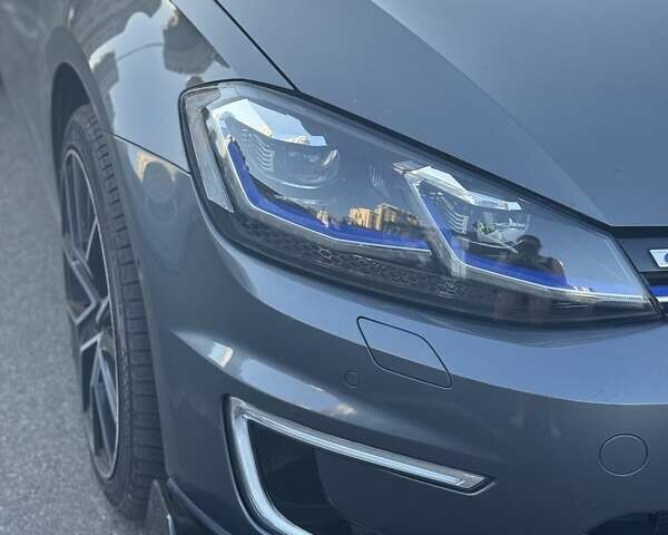 Серый Фольксваген e-Golf, объемом двигателя 0 л и пробегом 92 тыс. км за 19100 $, фото 18 на Automoto.ua