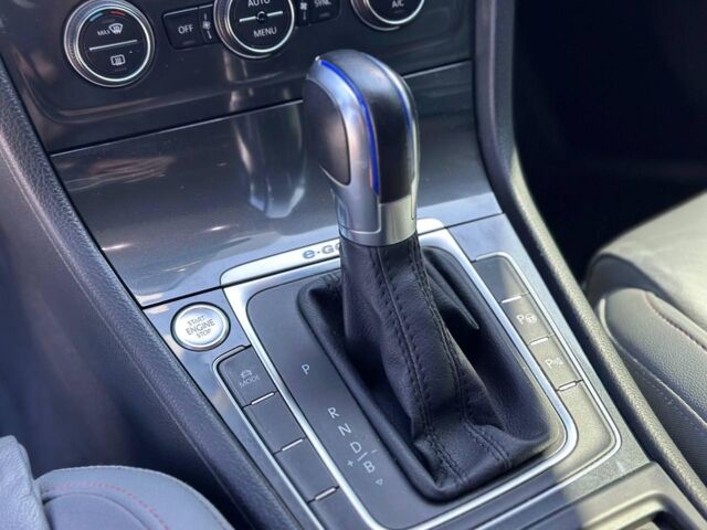 Серый Фольксваген e-Golf, объемом двигателя 0 л и пробегом 89 тыс. км за 13990 $, фото 21 на Automoto.ua