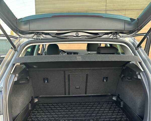 Серый Фольксваген e-Golf, объемом двигателя 0 л и пробегом 114 тыс. км за 15500 $, фото 12 на Automoto.ua